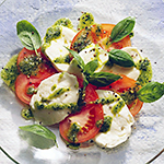 Salată cu Mozzarella de bivoliță și pesto